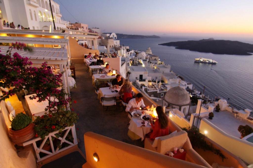 santorini-romantic-restaurant-with-view-3-1024x683